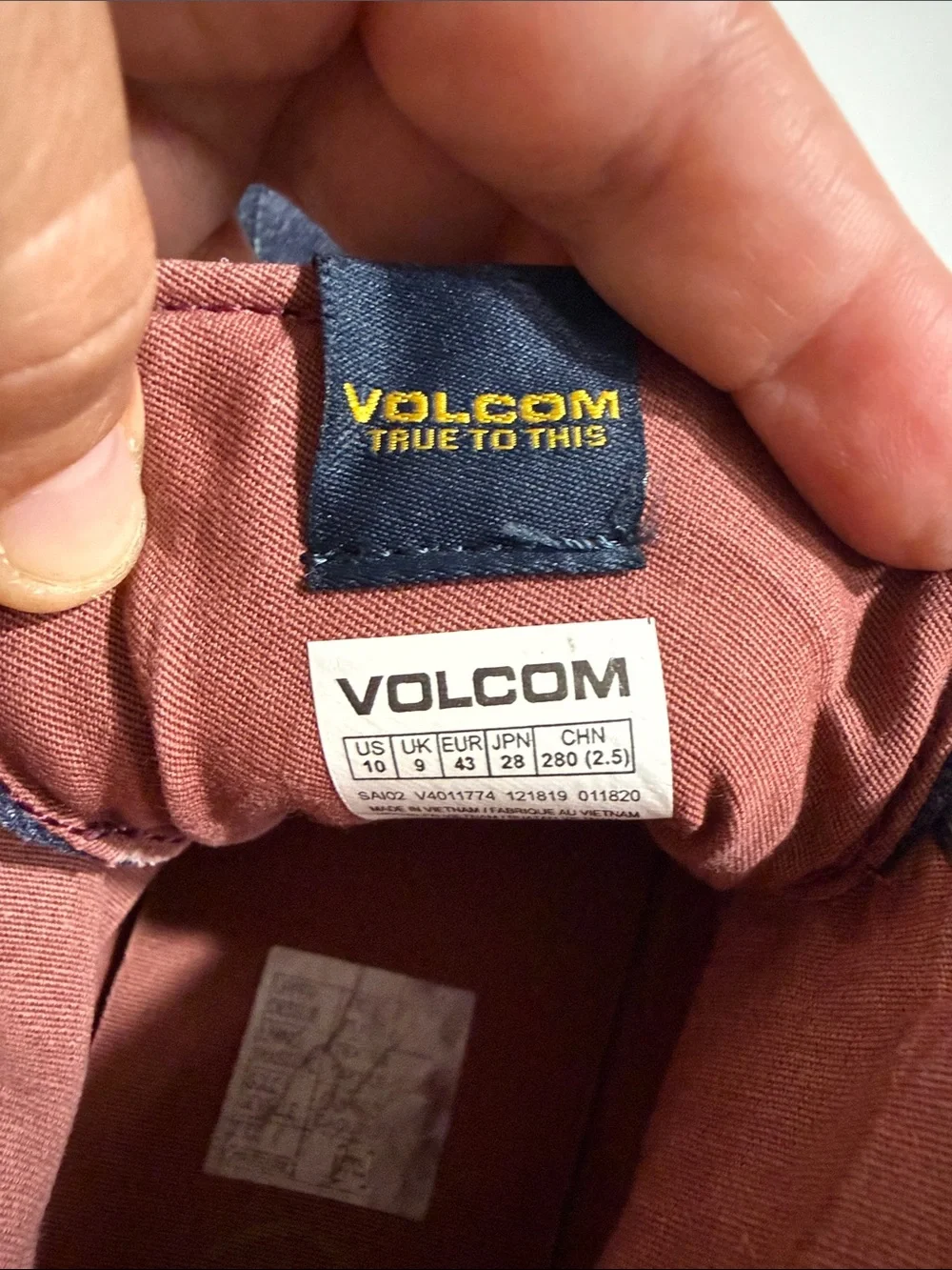 Volcom Men's High-Top Denim Sneakers in Navy and Gum Sz10